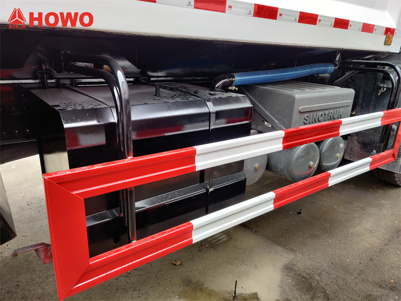 HOWO 22cbm garbage compactor truck side view