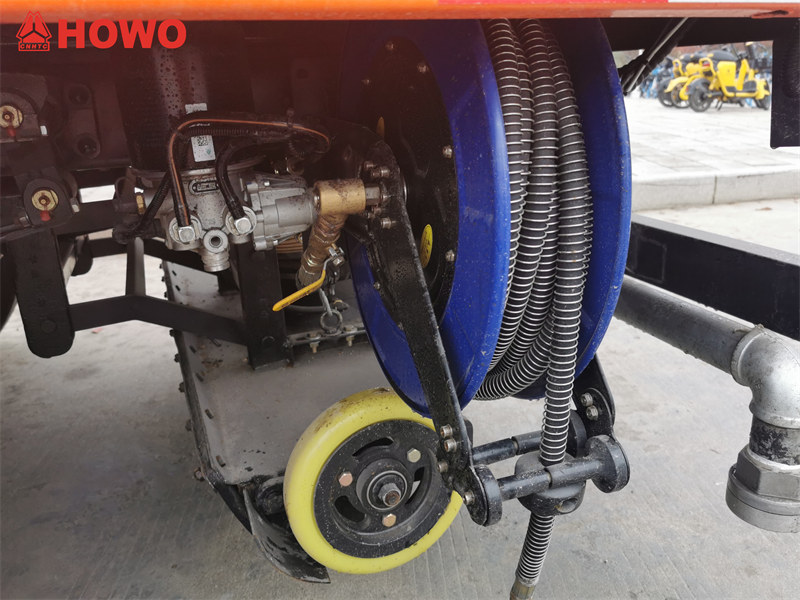 HOWO road sweeper cleaning truck rear water spraying device