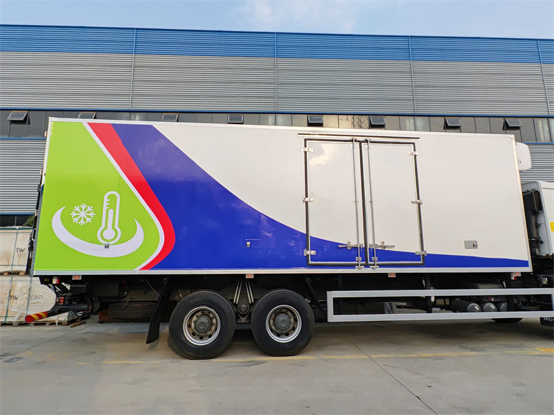  Howo 6x4 Refrigerator Van Truck