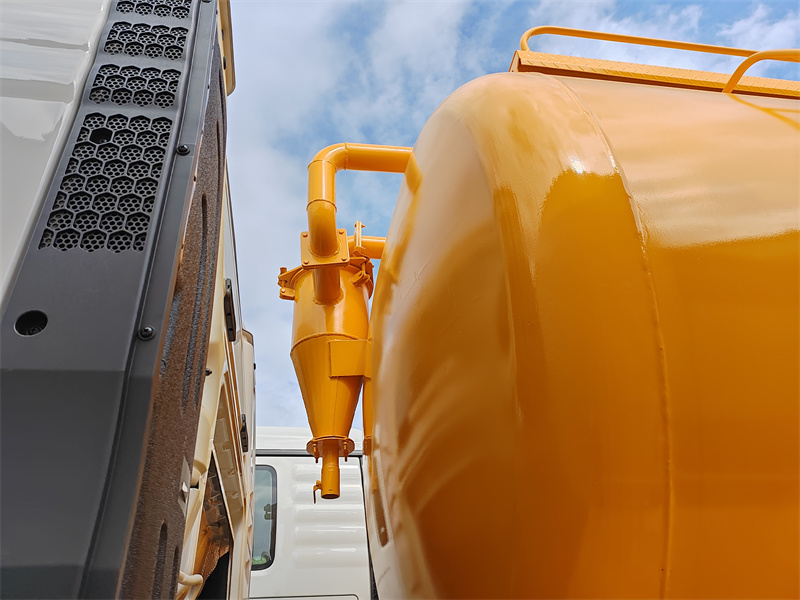 Sinotruk HOWO 20cbm vacuum suction truck