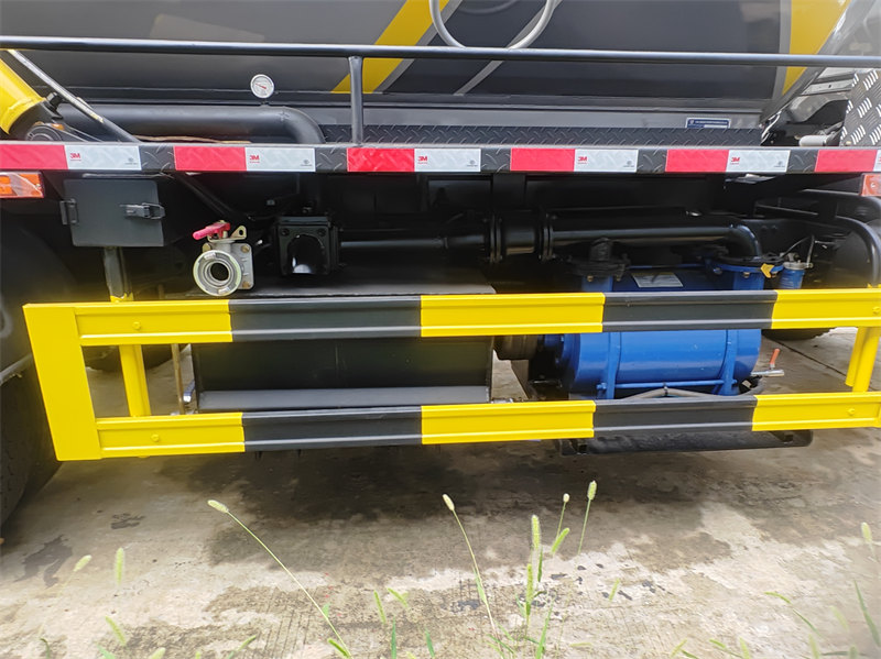 HOWO sewage tank truck