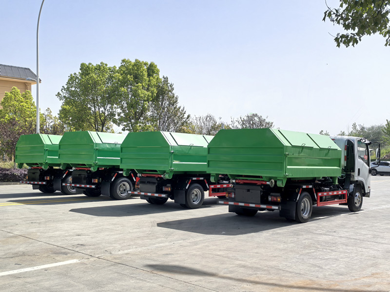 SINOTRUK HOWO hook lift garbage trucks for export