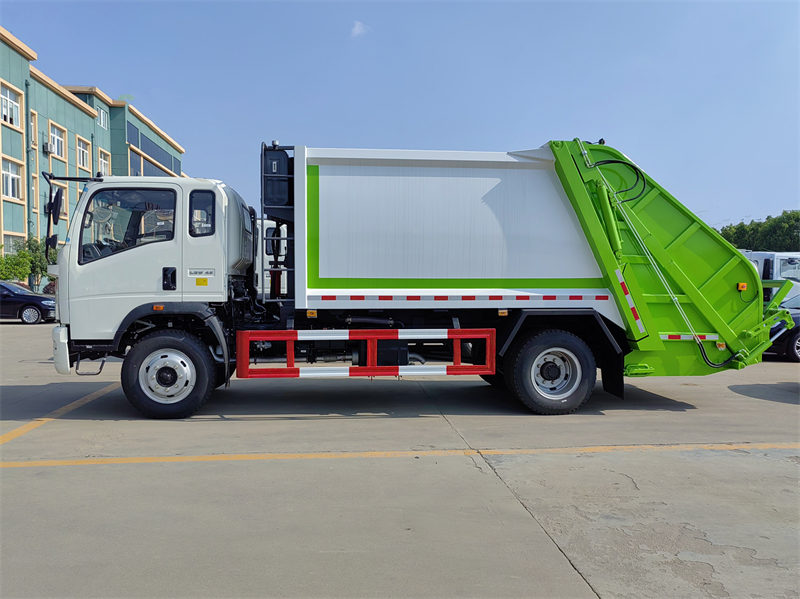 HOWO 6CBM garbage compactor truck