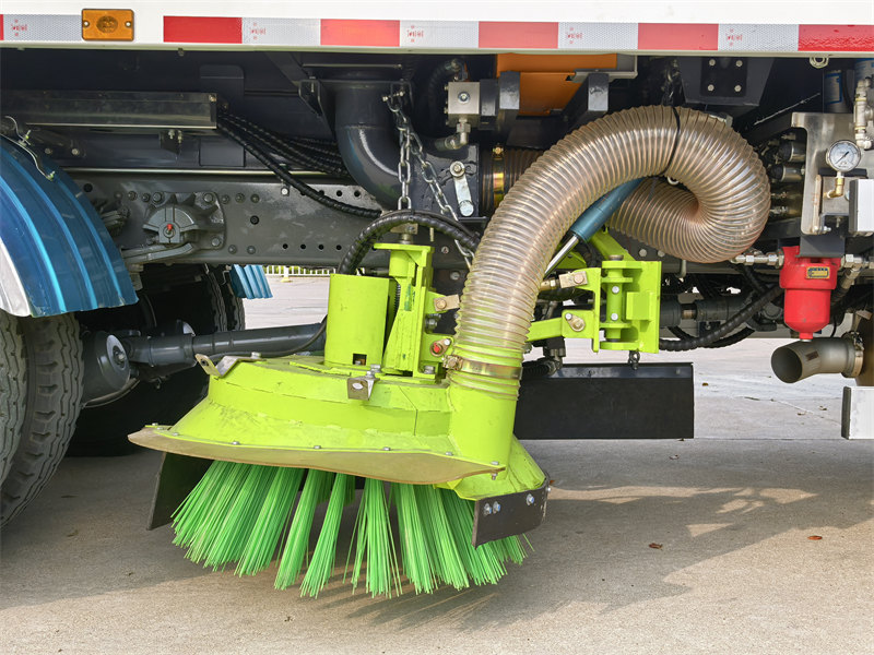 Howo vacuum sweeper truck Howo vacuum sweeper truck