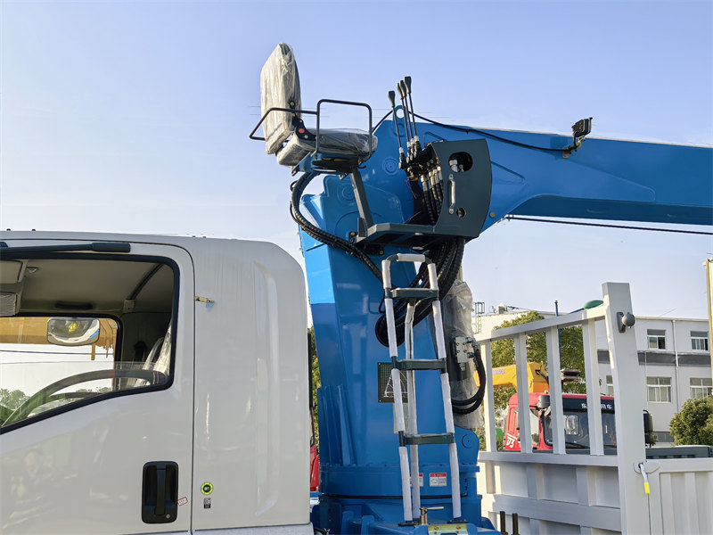 HOWO M7 10tons crane truck
