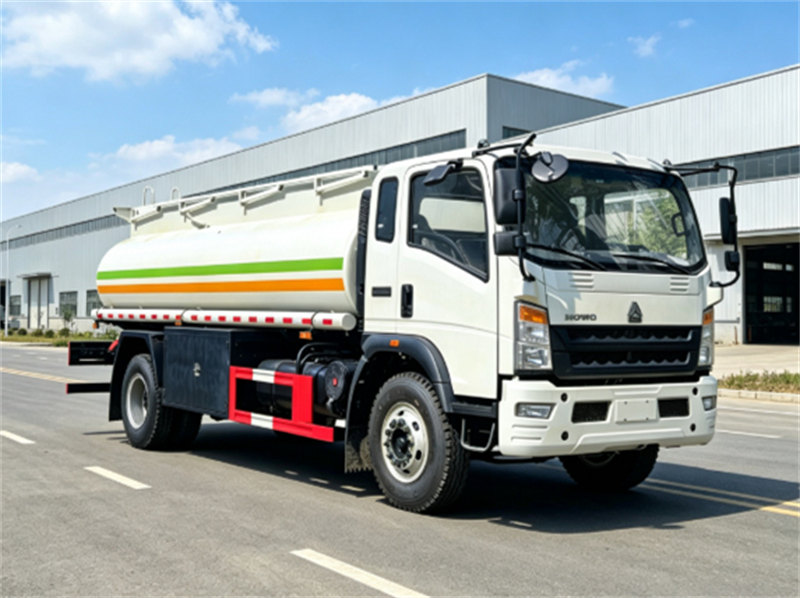 HOWO fuel tank truck